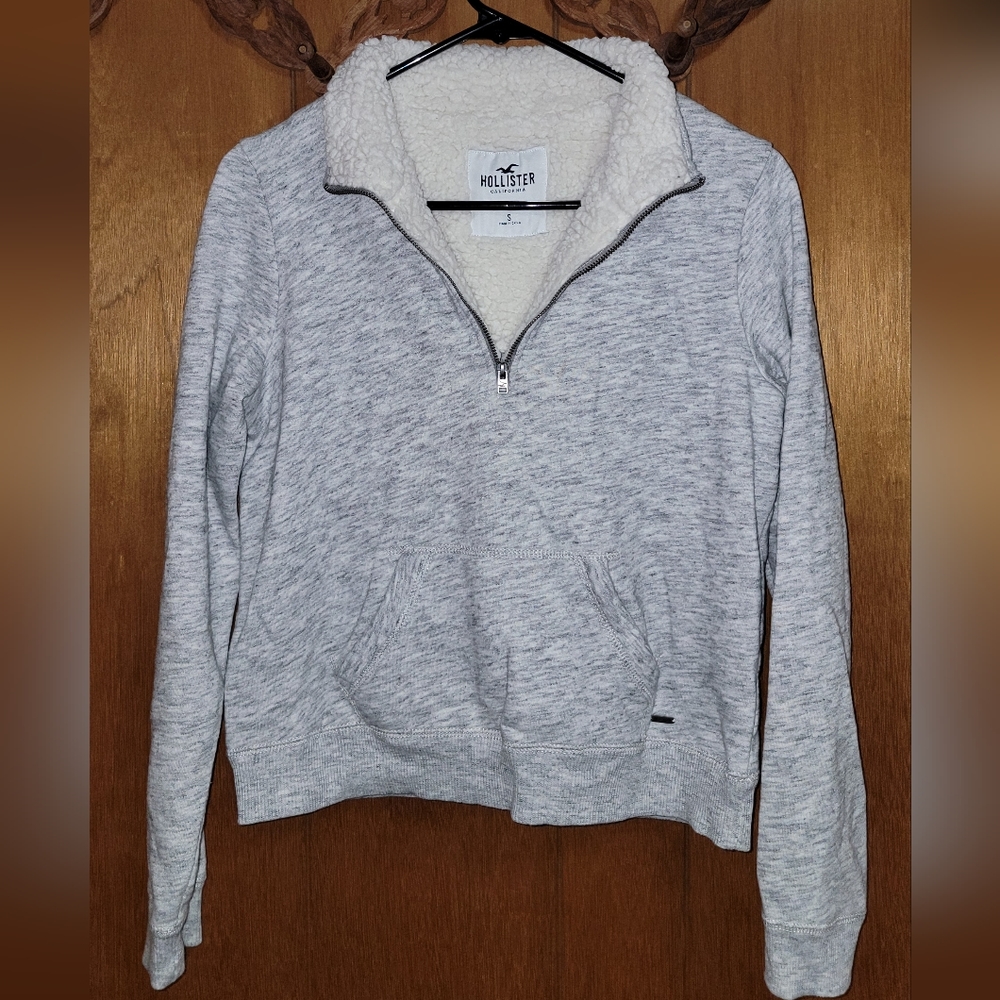Half-zip sherpa sweashirt